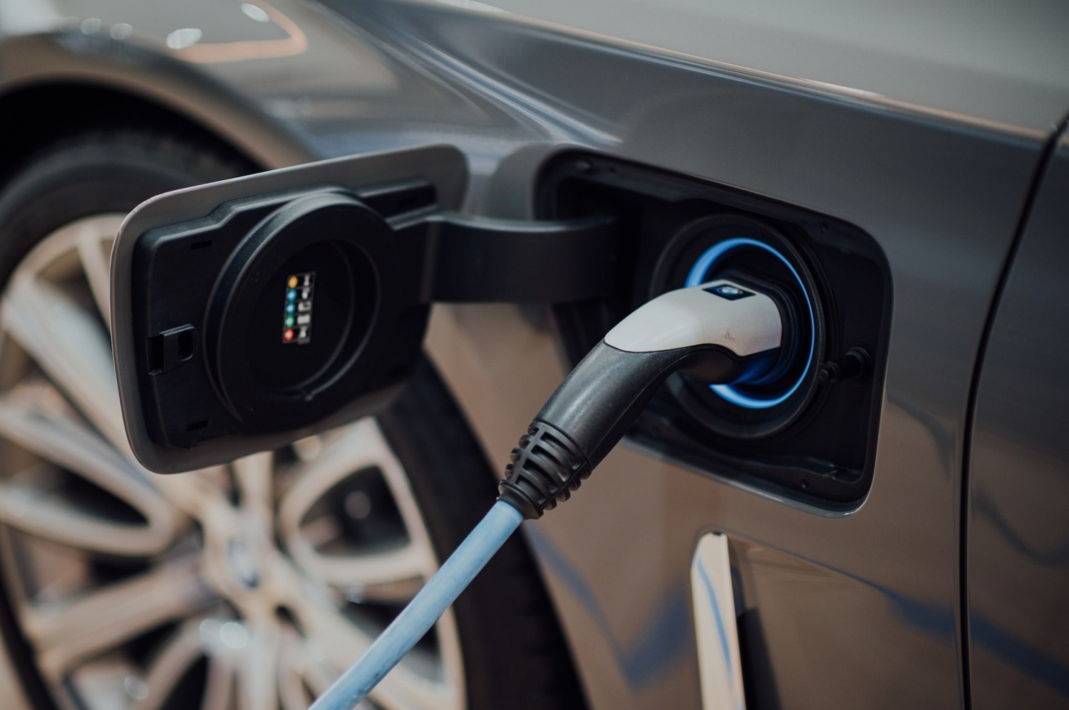 Elektrikli araç piyasasını 2024'te neler bekliyor?