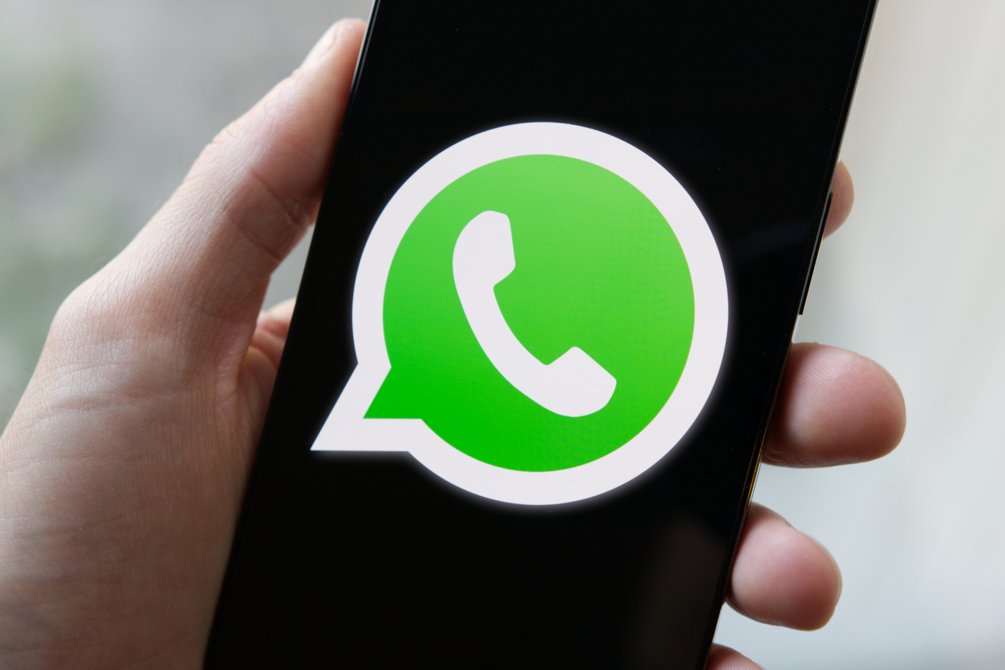 Büyük iddia: WhatsApp gizlice bizi mi dinliyor?