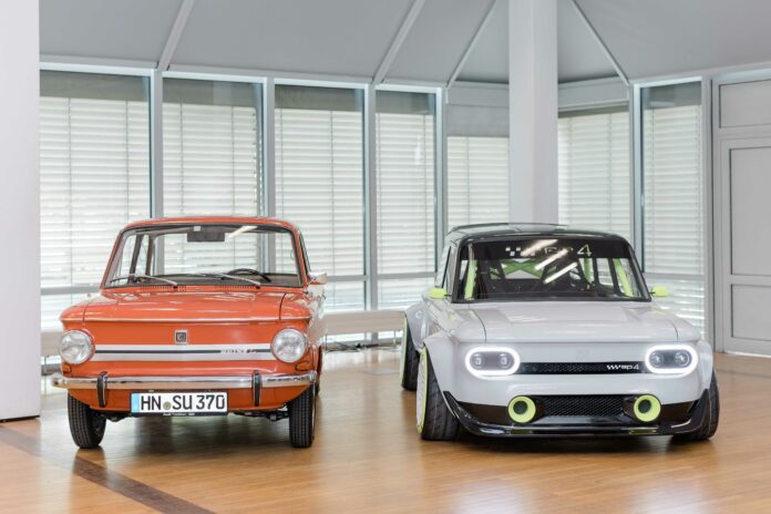 Audi'nin 150. yılını kutlayan Neckarsulm tesisindeki 12 stajyer, Neckarsulm'da üretilen bir klasik otomobili elektrikli olarak yeniden tasarladı