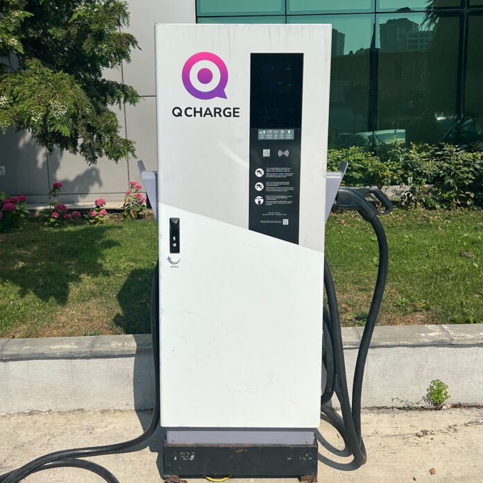 Mikromobilite şirketi BinBin’in de bağlı bulunduğu 1000 Yatırımlar Holding, Q Charge markasıyla elektrikli araçlar için şarj istasyonu hizmetleri vermeye başlıyor. 2023 sonuna kadar toplam 7.500 şarj ünitesine ulaşmayı hedefleyen şirket, kesintisiz ve sorunsuz bir şarj deneyimi için kullanıcılarla buluşmaya hazır.