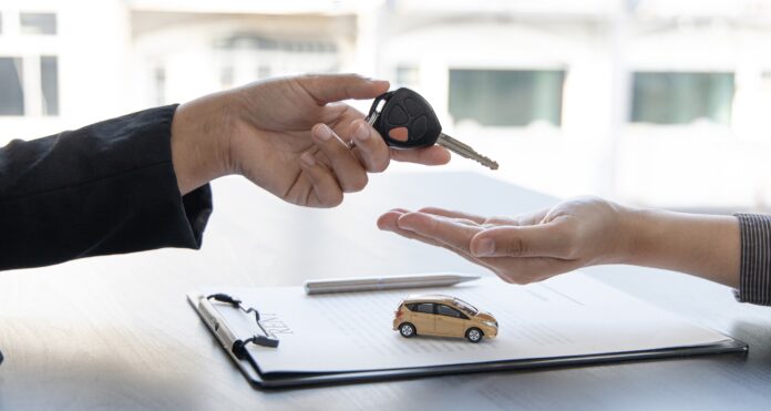 Araç kiralama işlemlerinde kriter olarak kullanılan Findeks Kredi Notu, sürücülerin finansal istikrarını ifade ediyor. 1400 ve üzeri puana sahip sürücülerin araç kiralama taleplerine olumlu yanıt verilirken aksi durumlarda araç tesliminde sorun yaşanabiliyor.