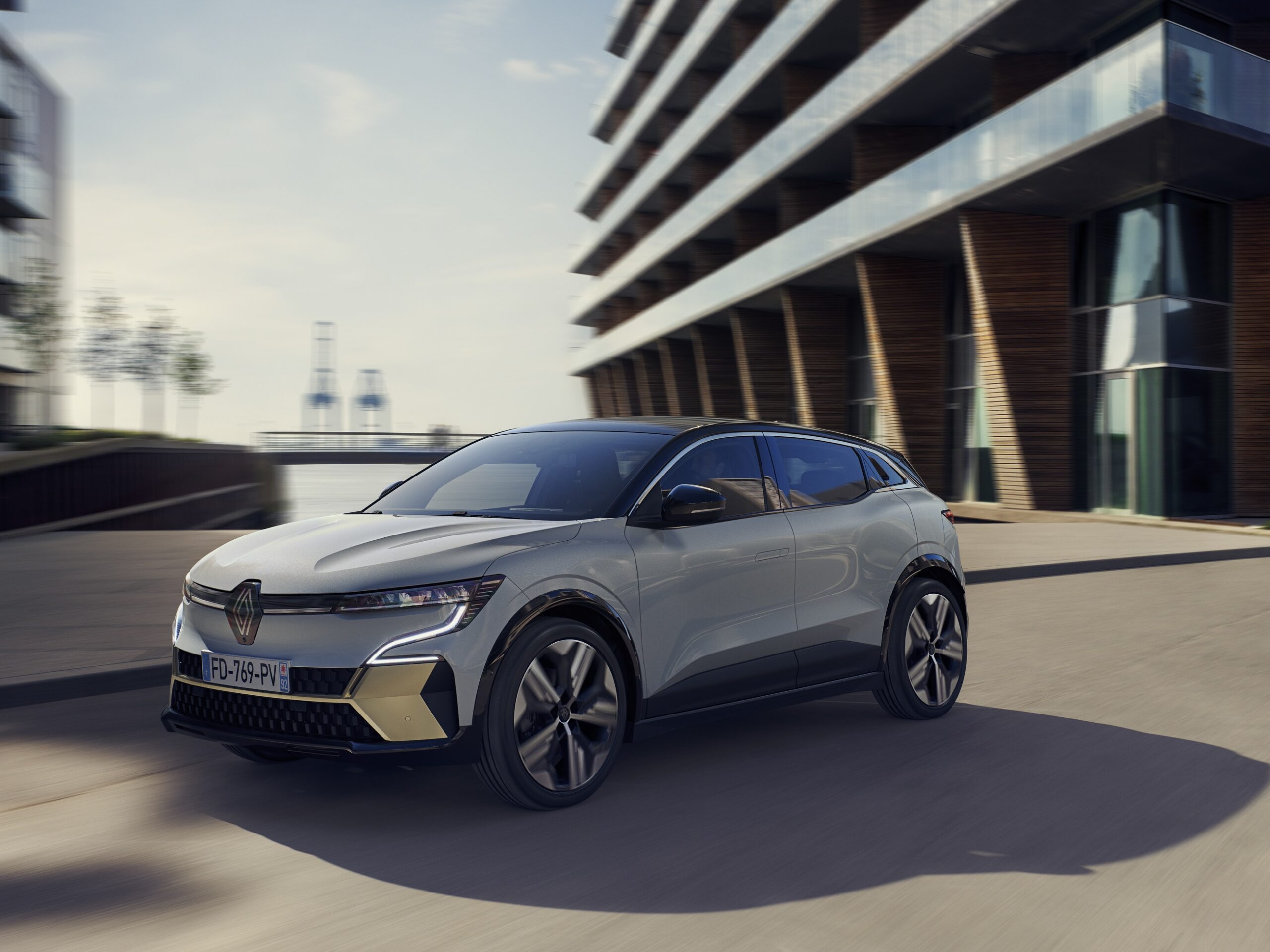 Renault Megane E-Tech %100 elektrikli geliyor