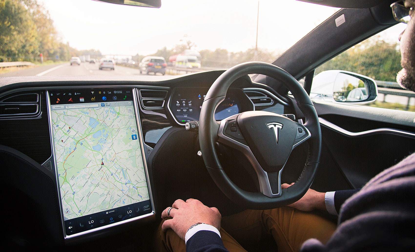 Tesla otonom sürüş yazılımını satacak!