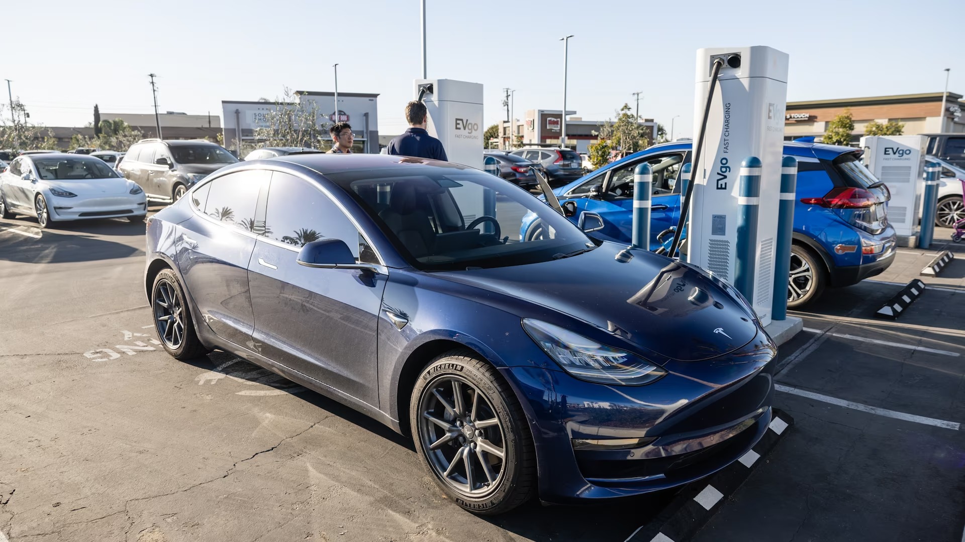 Tesla Supercharger diğer otomobillere uyacak mı?