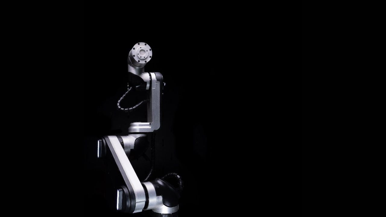 Üretken yapay zekanın tasarladığı robotik kol kendi kendini eğitebiliyor!