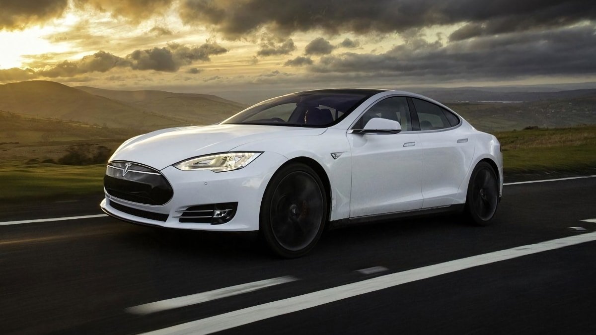 Tesla’nın iOS güncellemesi yepyeni özelliklere kapı aralıyor!