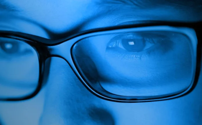 Yeni Araştırmalarda Mavi Işık Korumalı Gözlüklerin Etkisiz olduğu ortaya cıktı
