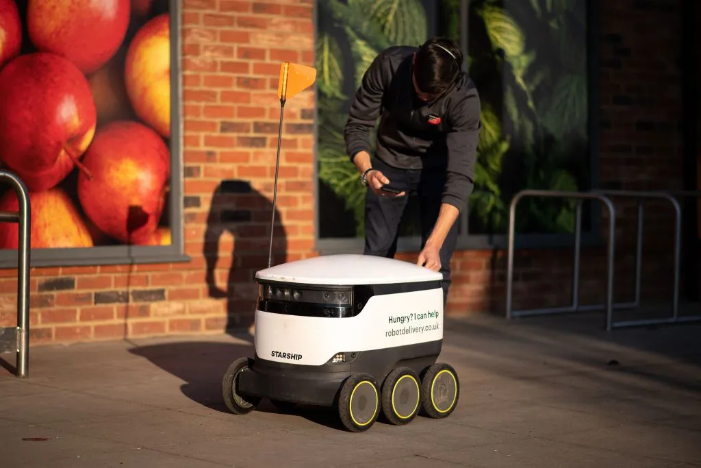 Gıda dağıtım robotları saldırı ile karşı karşıya