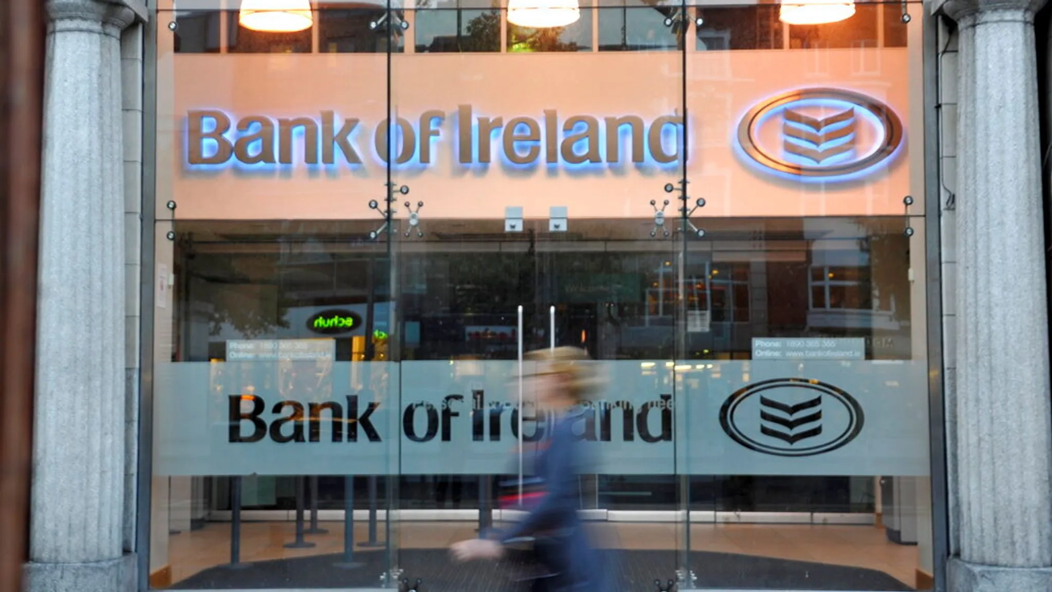 İrlanda Bankası para dağıttı! IT hatası pahalıya patladı!