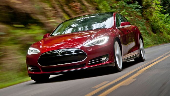 Tesla, otonom Sürüş teknolojisinin fiyatını düşürdü