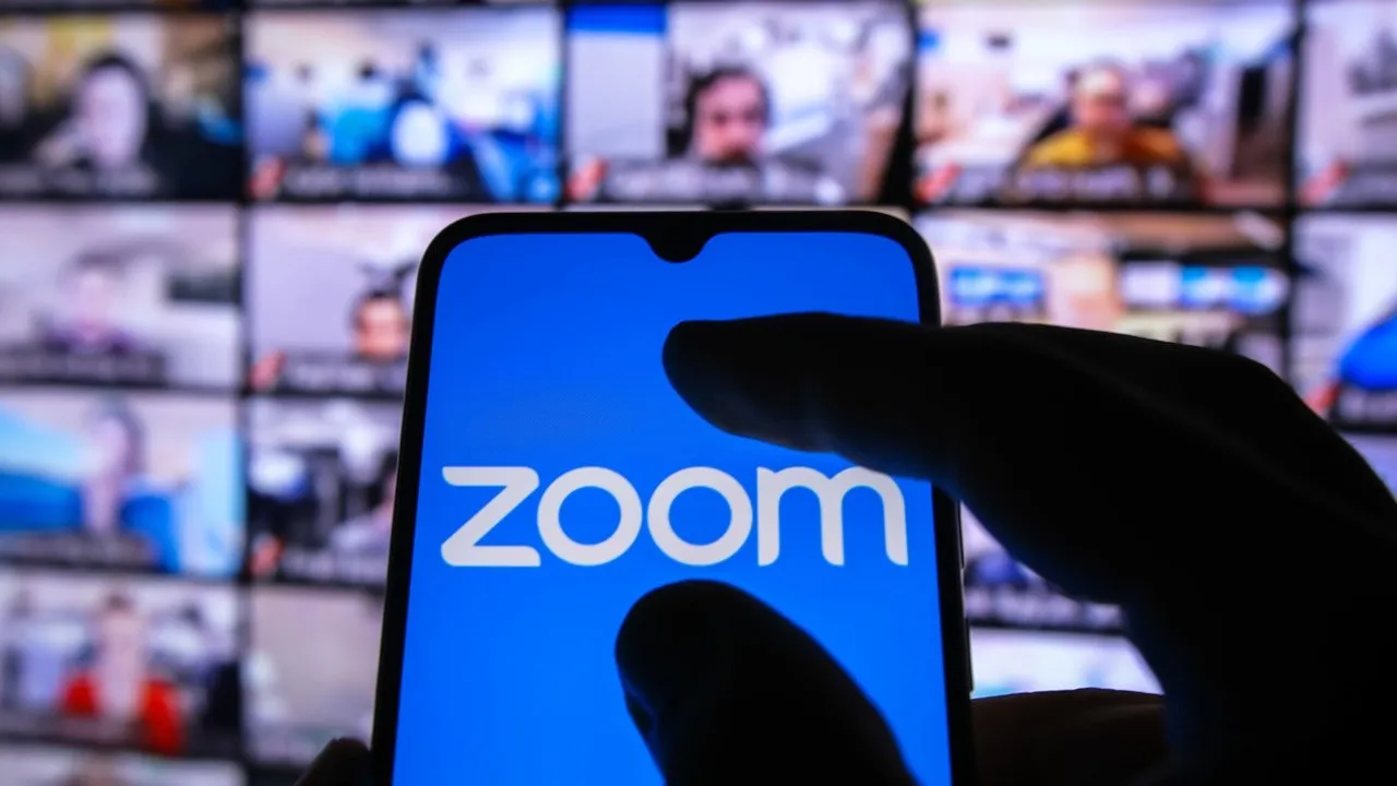 Zoom'un yeni yapay zekası verileri izinsiz kullanıyor!