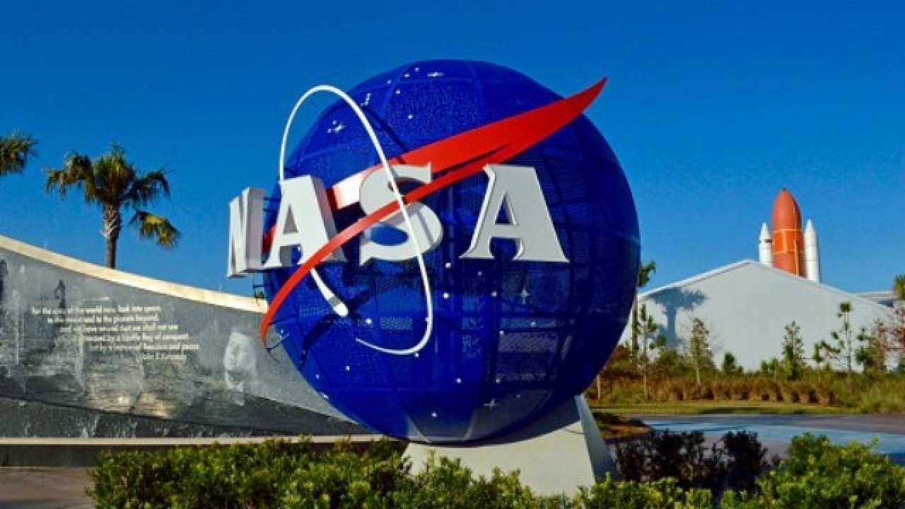 NASA, Ay ve Mars'a gidecek gönüllü arıyor!