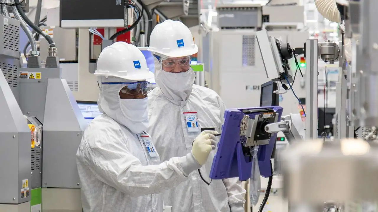Intel, İrlanda’da yüksek volan EUV üretimine başladı!