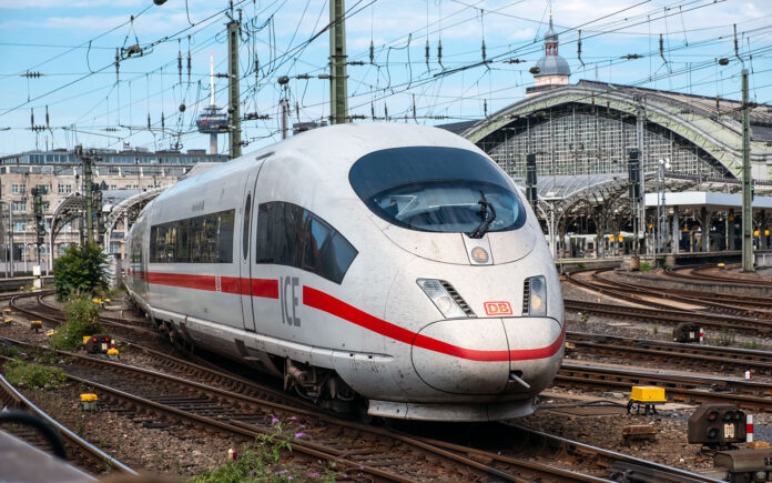 Tesla Berlin'deki Alman demiryolu hattını satın aldı
