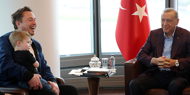 Elon Musk Türk Evi'nde misafir edildi. Ayrıca kendisine Türkiye'de üretim yapması için Cumhurbaşkanı tarafından açık davet yapıldı!