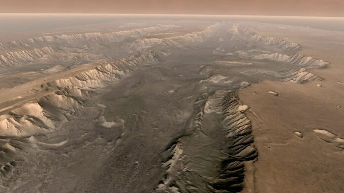 Mars'ta derin vadileri gösteren etkileyici video yayınlandı