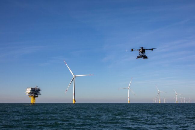 Ørsted, Rüzgar Türbinlerine Drone ile Kargo Teslimatını Deniyor