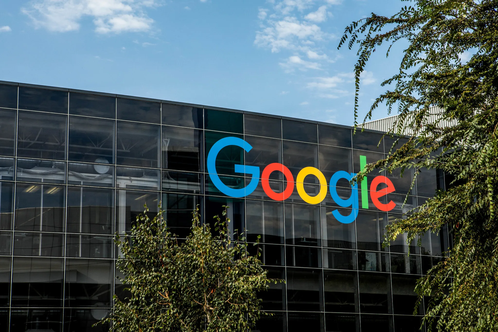 Google gelir ve karını artırmasına rağmen borsada neden çakıldı?