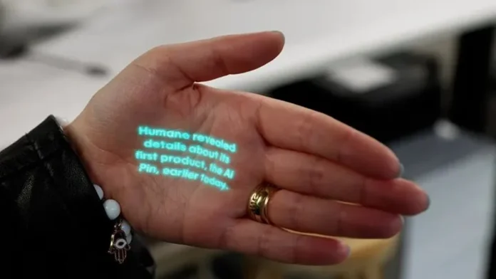 Humane AI Pin: Telefonların yerini alacak yeni giyilebilir cihaz