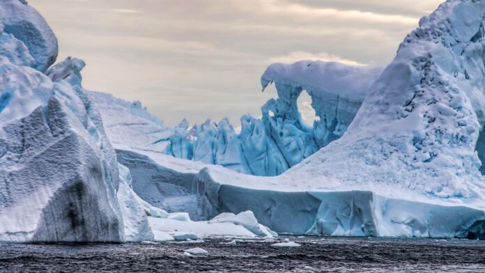 Antarktika'da 25 yılda 66,9 trilyon ton buz eridi