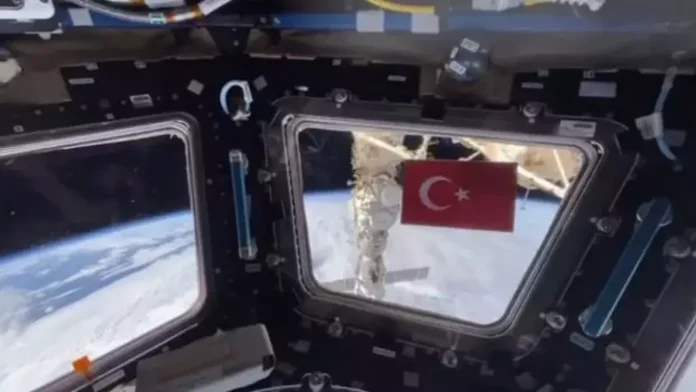 Türk bayrağı, uluslararası uzay İstasyonu'nda dalgalandı