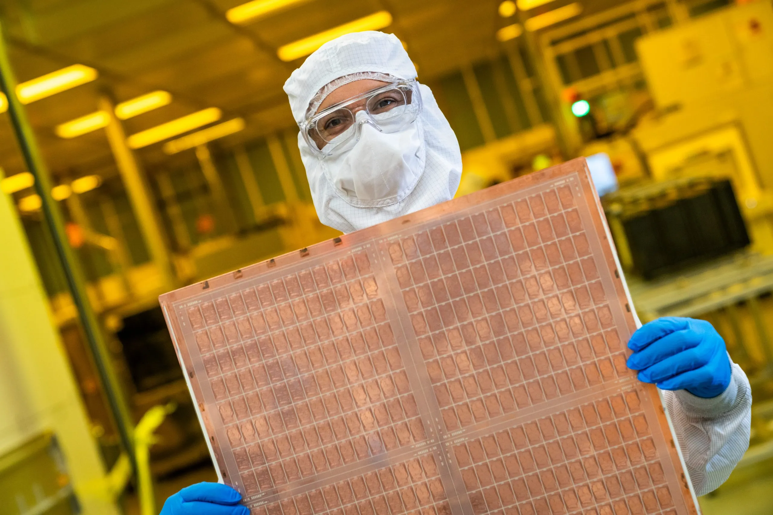 Intel’den çip devrimi: Silikondan cama geçiş!