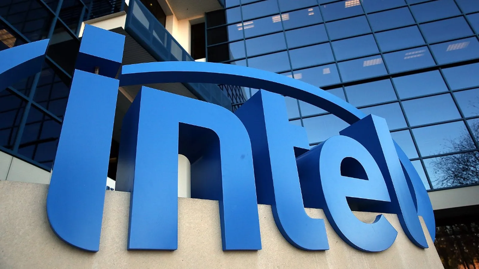 Intel yeni nesil transistor ölçeklendirmesinde çığır açıyor!