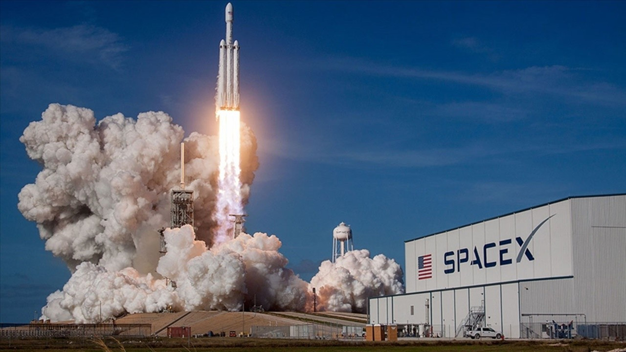 SpaceX, Falcon 9 roketi ile yeni bir rekor kırdı!