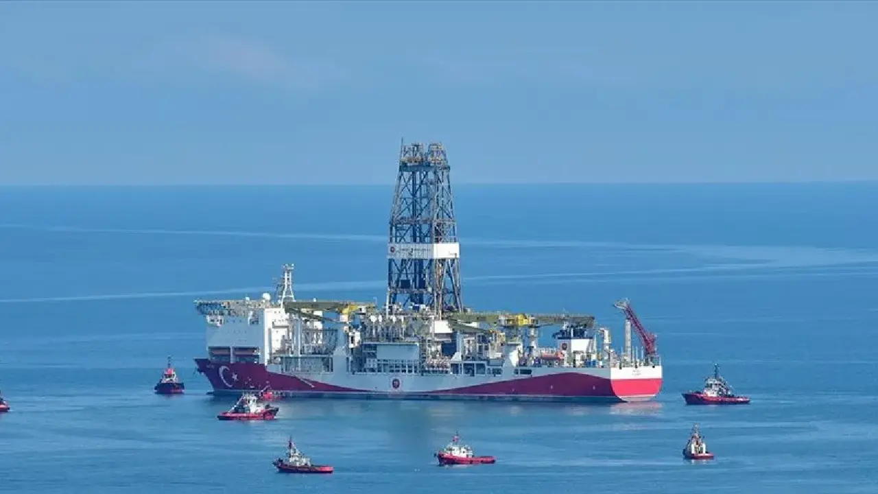 Türkiye, Karadeniz gazı için dev yüzen platform satın aldı!