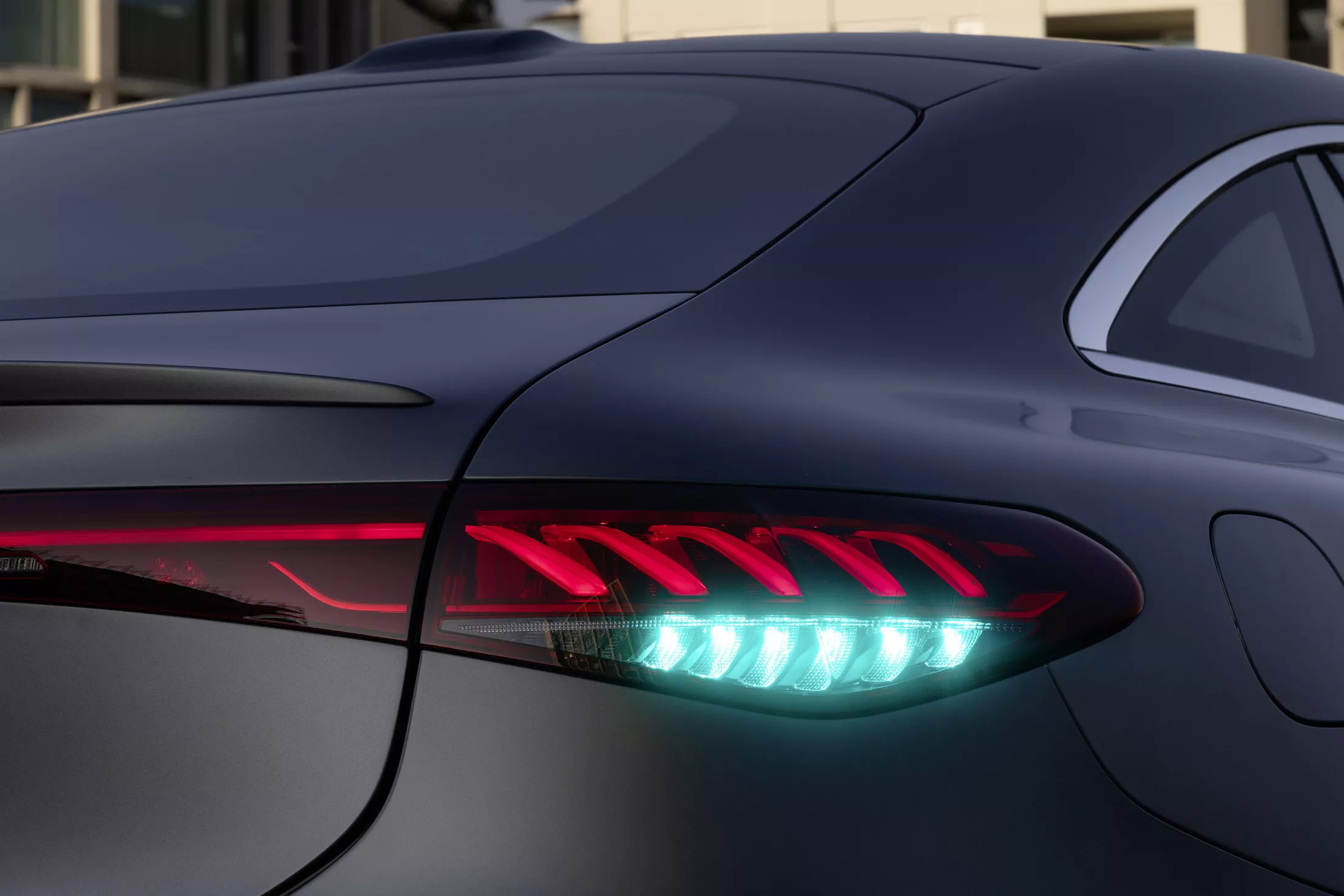 Mercedes-Benz, otonom araçlarını turkuaz ışıklarla işaretleyecek