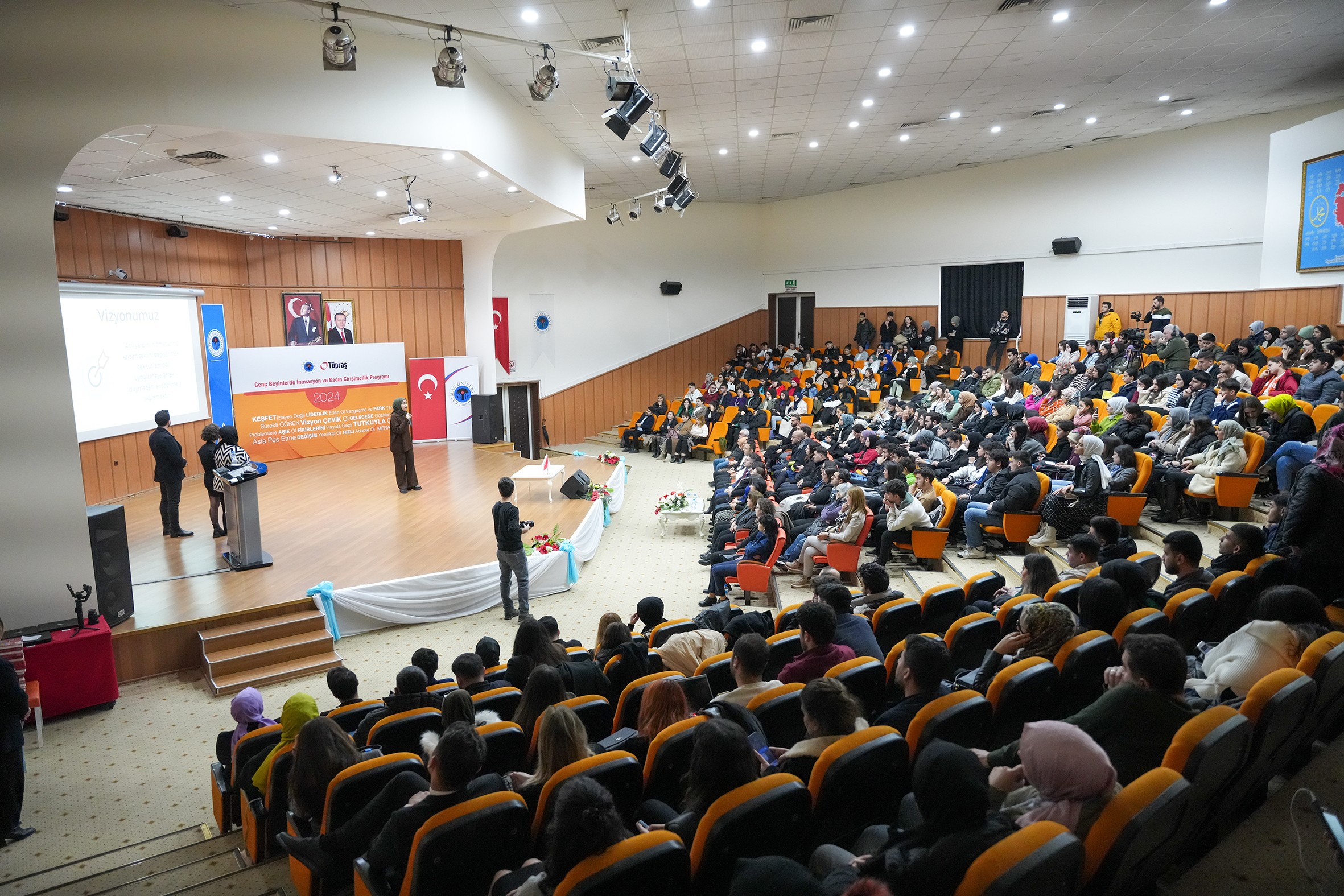 Genç Beyinlerde İnovasyon ve Kadın Girişimcilik Programı ilk mezunlarını verdi!