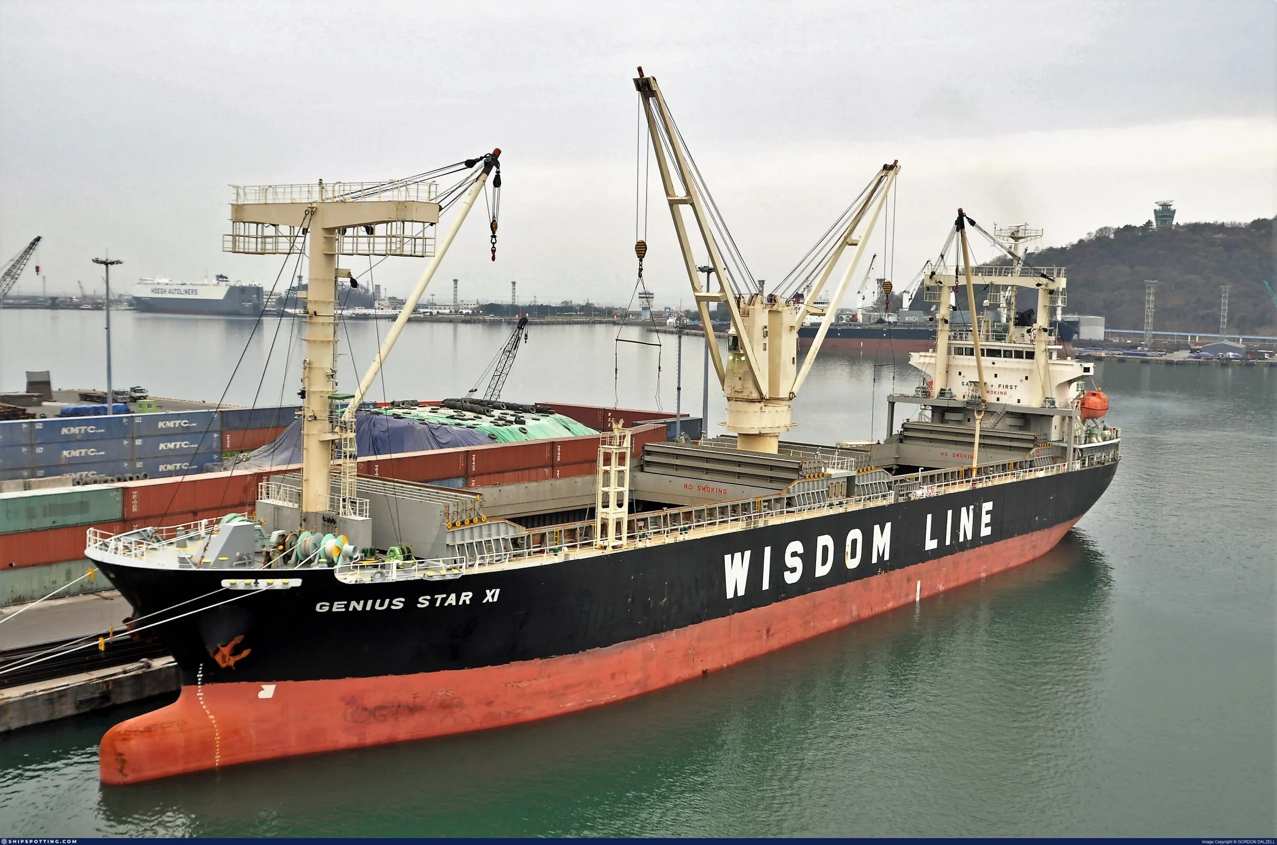 800 ton Lityum-Iyon pil taşıyan bir gemi alev aldı!