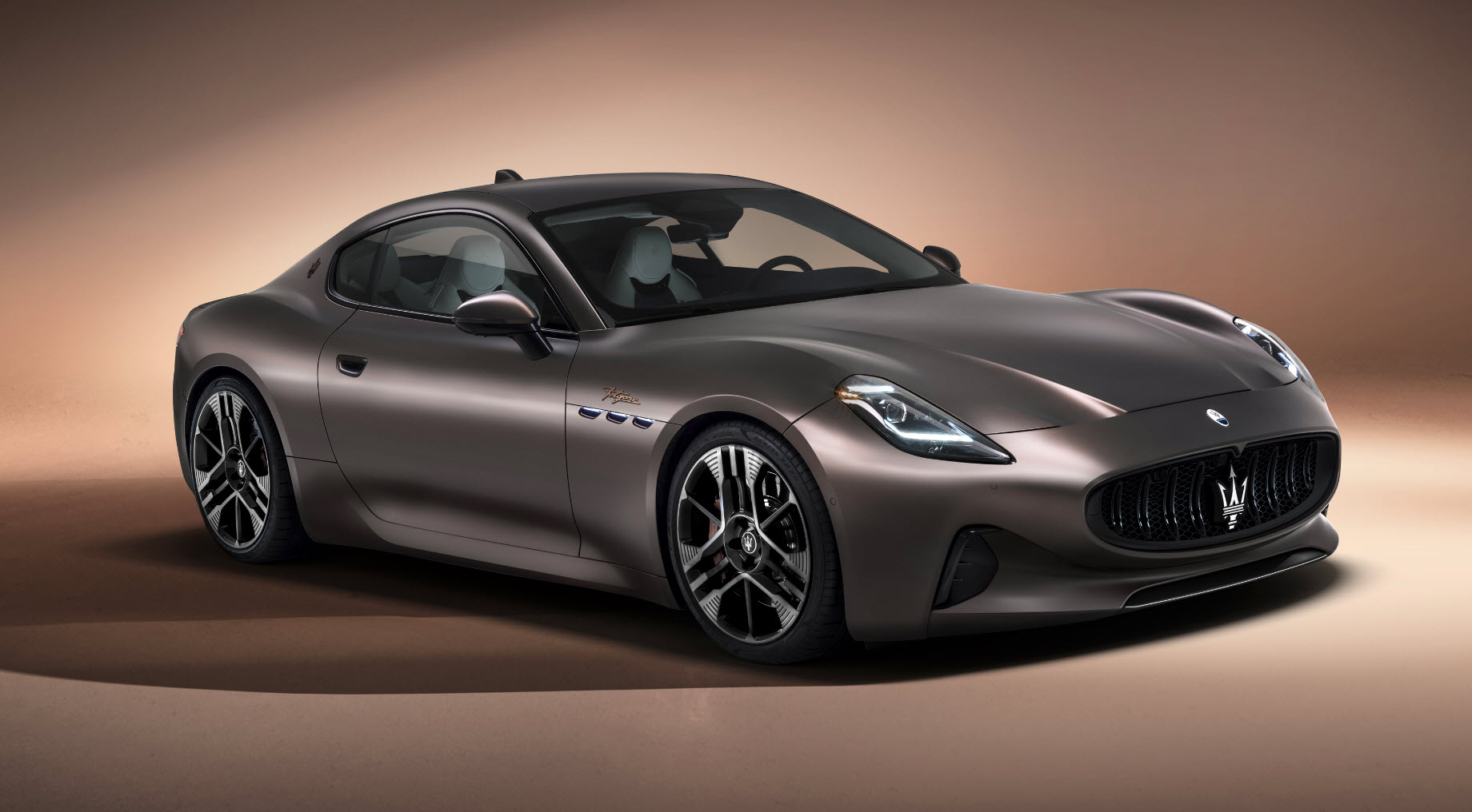 Maserati elektrikli otomobil yelpazesini genişletiyor, yeni bir fabrika açıyor