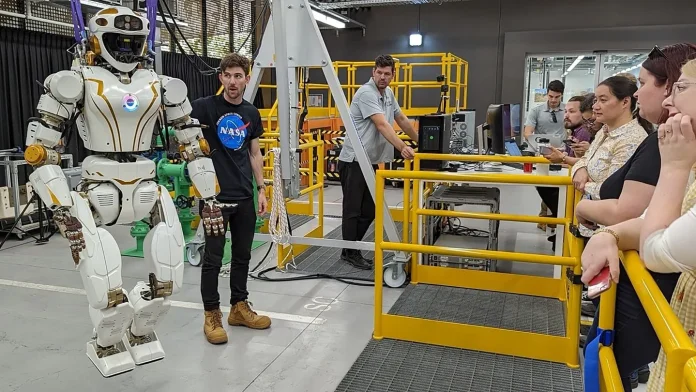 NASA insansı robotlar