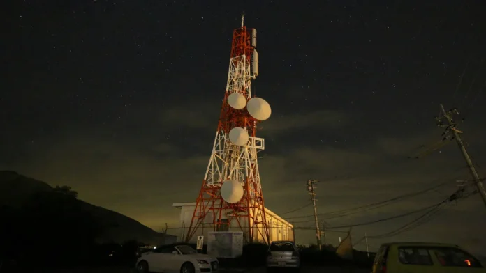 Radyo istasyonu kulesi