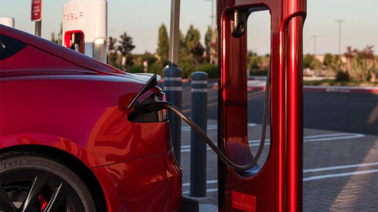 Tesla'dan supercharger