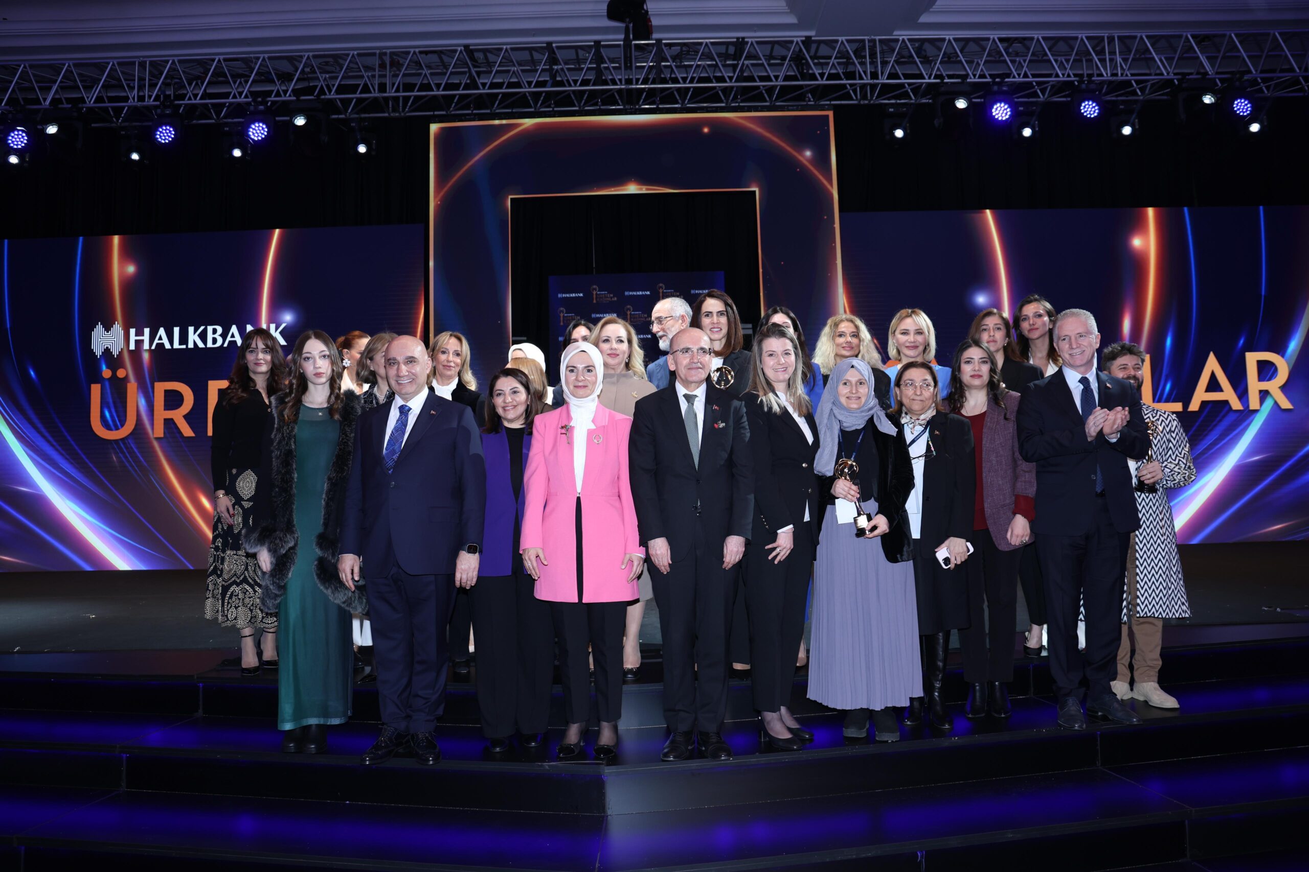 Türkiye’nin en büyük kadın girişimcilik yarışmasında ödüller sahiplerini buldu!