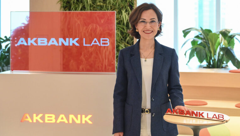 Akbank Bireysel Bankacılık ve Dijital Çözümler Genel Müdür Yardımcısı Burcu Civelek Yüce