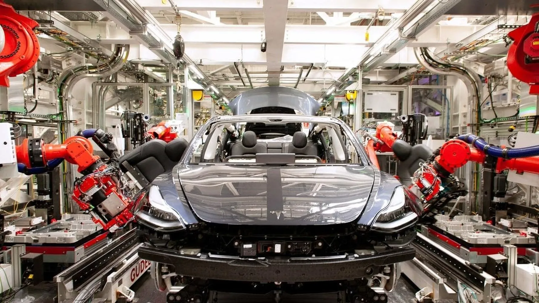 Almanya’daki Tesla fabrikası bir süre kapalı kalacak!