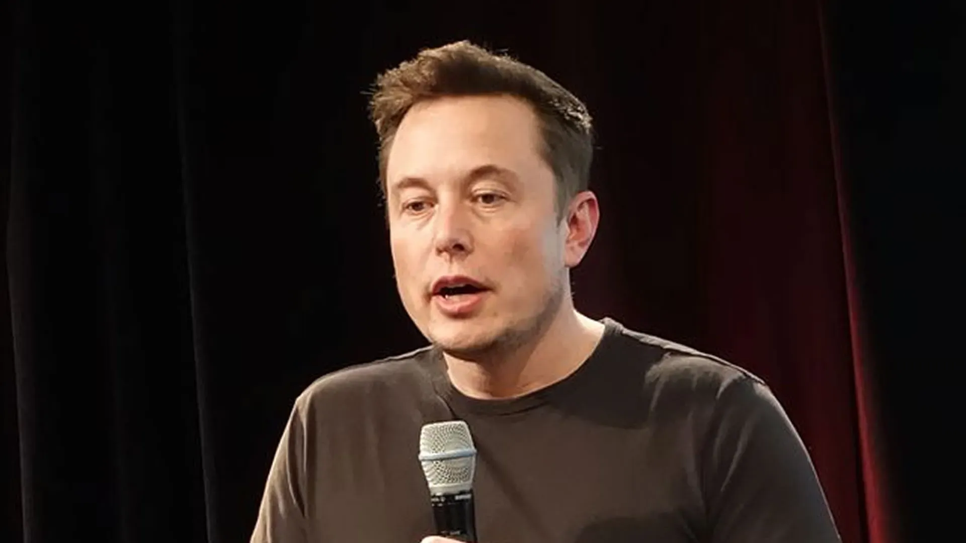 Elon Musk: "Yapay zeka insandan daha akıllı olacak!"