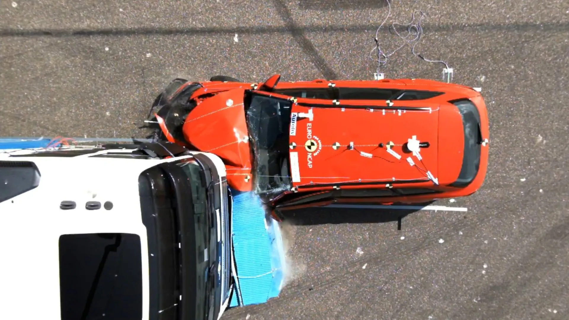 Yeni kamyon tasarımı araba-kamyon çarpışmalarını engelleyecek!