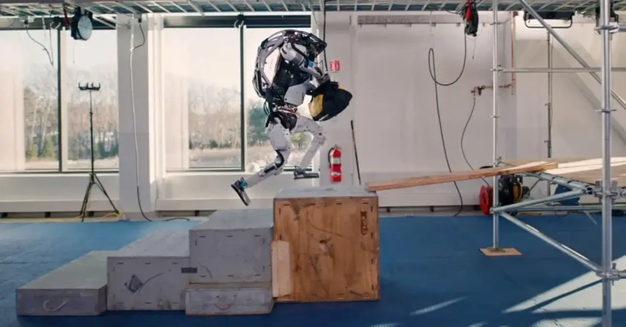 İnsansı robot Atlas, Boston Dynamics’ten emekli oluyor!