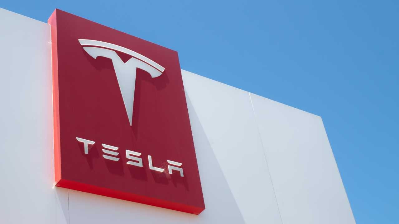 Tesla'da işten çıkarmalar başladı!