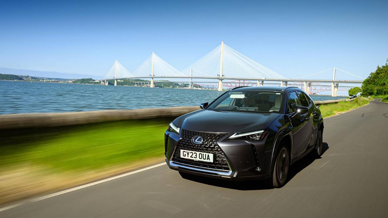 Tamamen elektrikli yeni Lexus UX 300e Türkiye’de satışa çıktı!