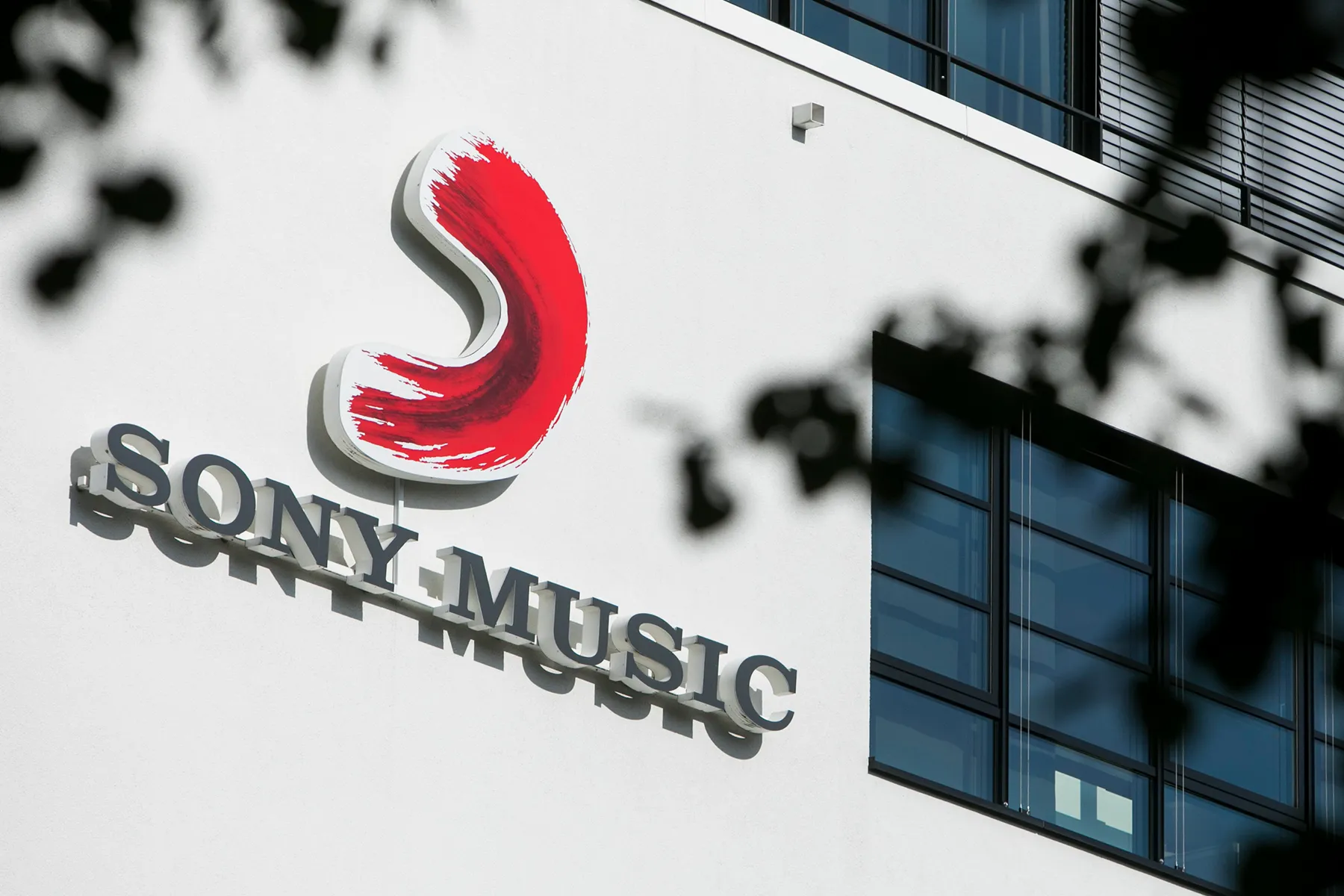 Sony Music, AI şirketlerine ikaz mektubu gönderdi!