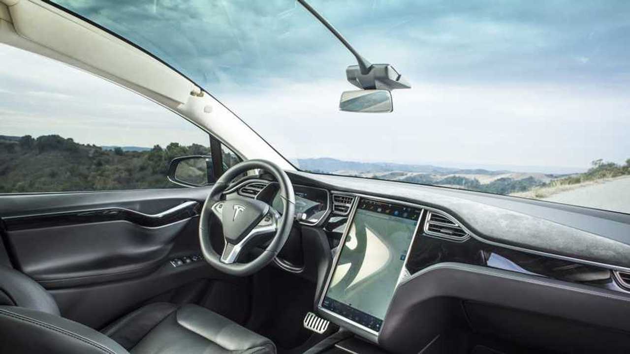 Tesla, kendi Siri’si “Tesla asistanı”nı getiriyor!