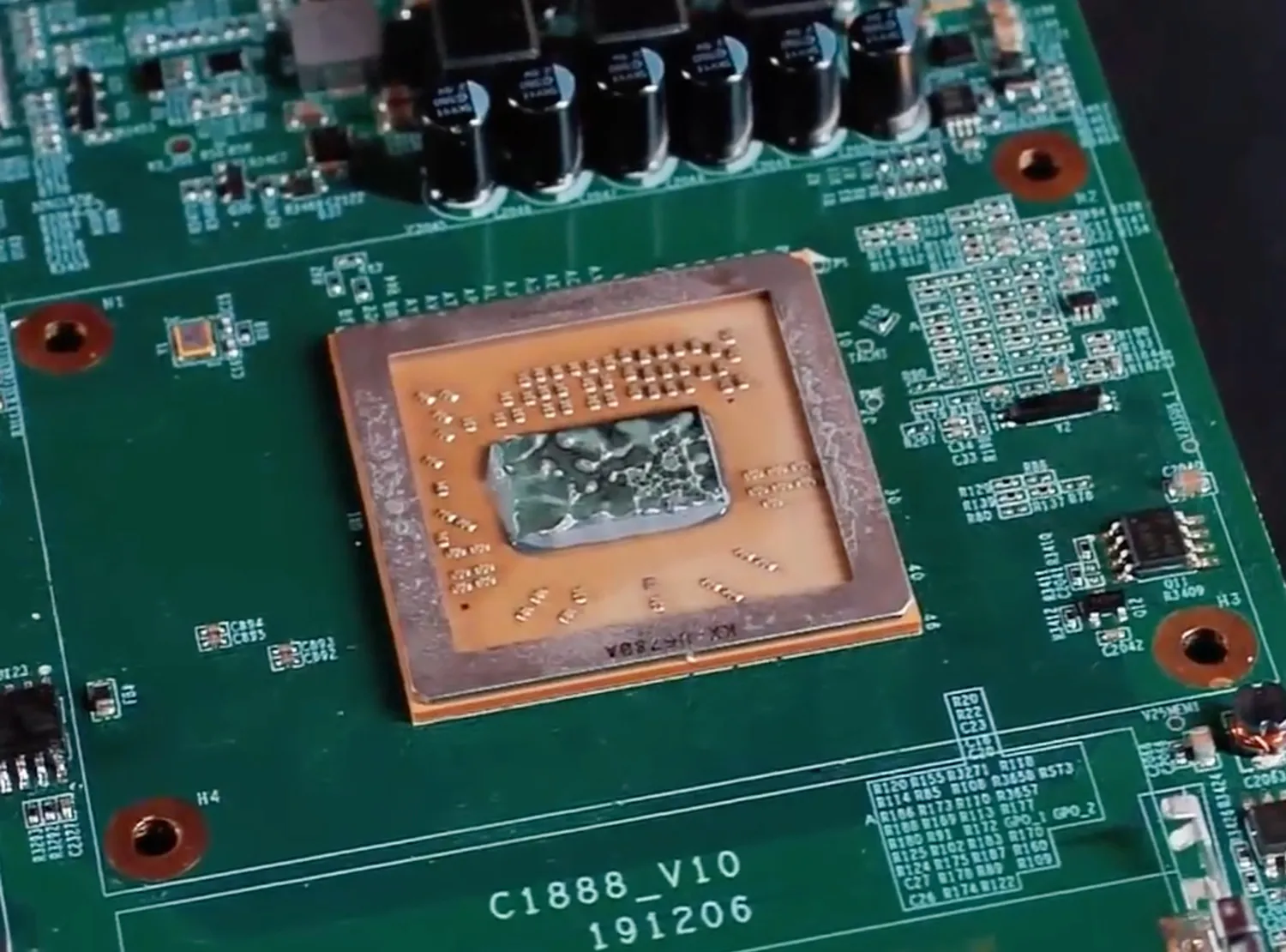 Yerli Çin CPU pazarı AMD ve Intel’i yakalıyor!