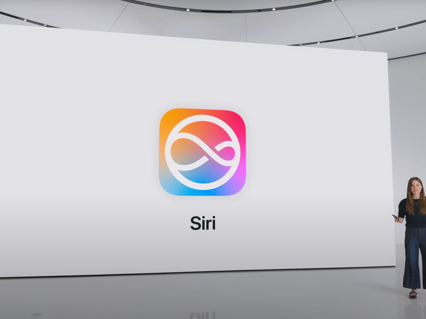 Apple, Siri için yeniden yapılanma sürecini başlattı!