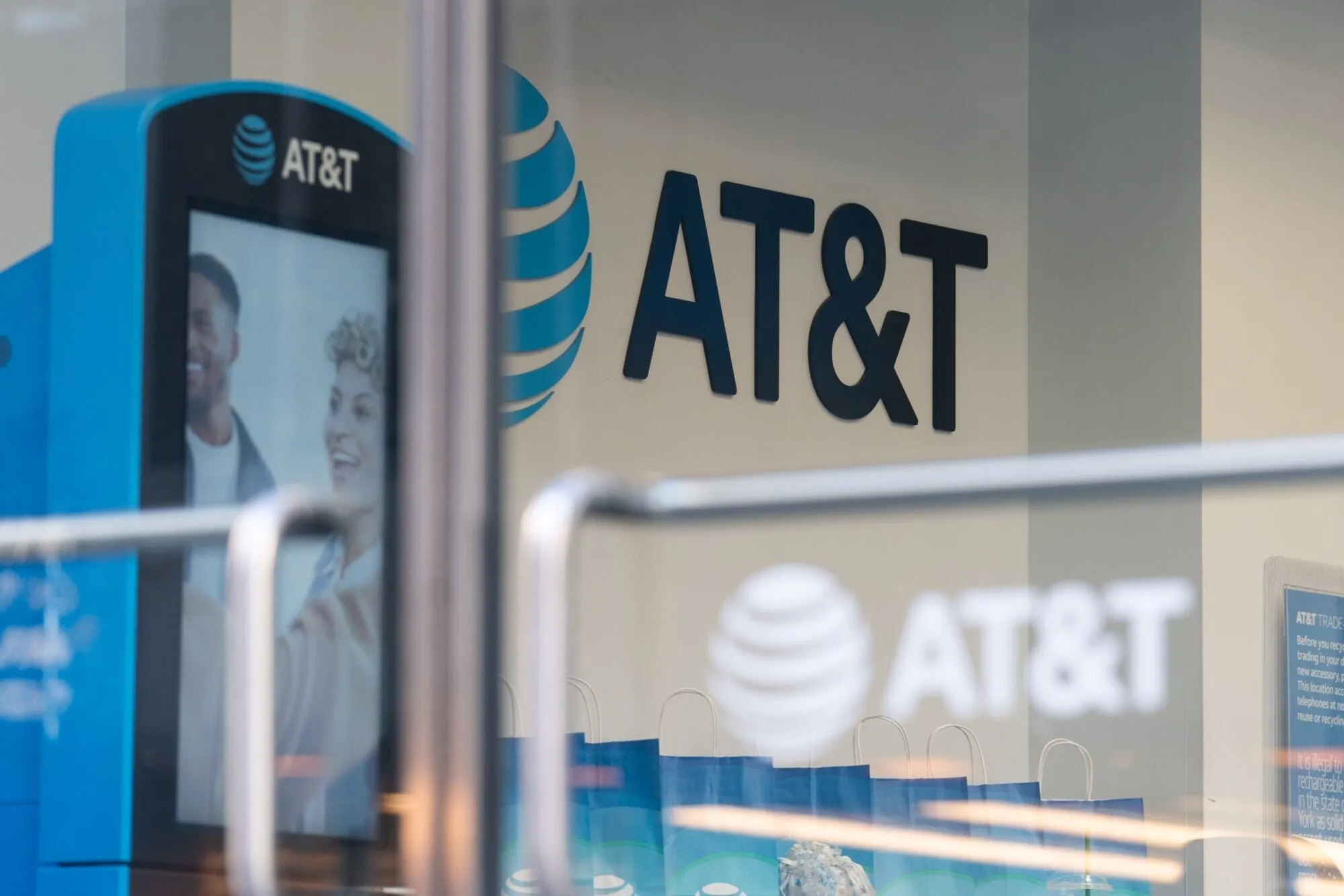 AT&T korsanlara ödeme yaptı!