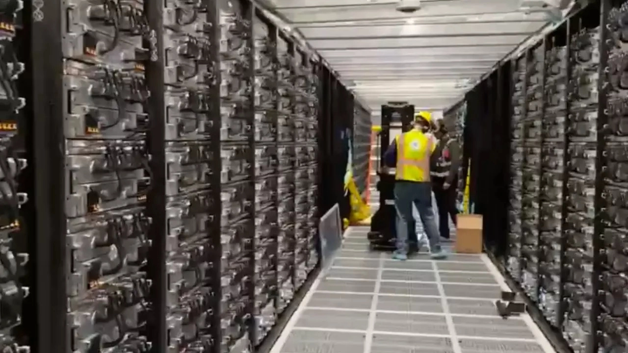 Elon Musk, Tesla’nın yeni süper bilgisayarı “Cortex”i tanıttı